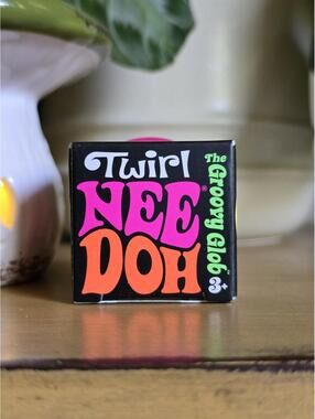 NIB NeeDoh Teenie Twirl - Pink